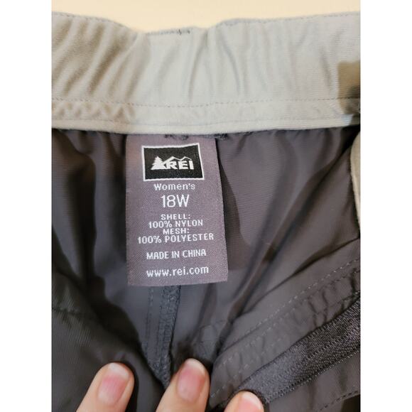 REI Women's Adventure Convertible Pants Shorts Zip Off Cargo Dark Gray Size 18W - Picture 8 of 9